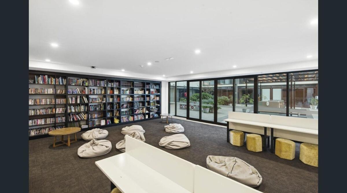 Cbd Luxury Apartment *