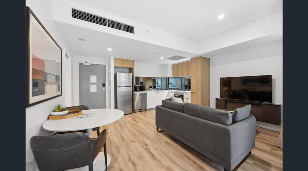 Cbd Luxury Apartment