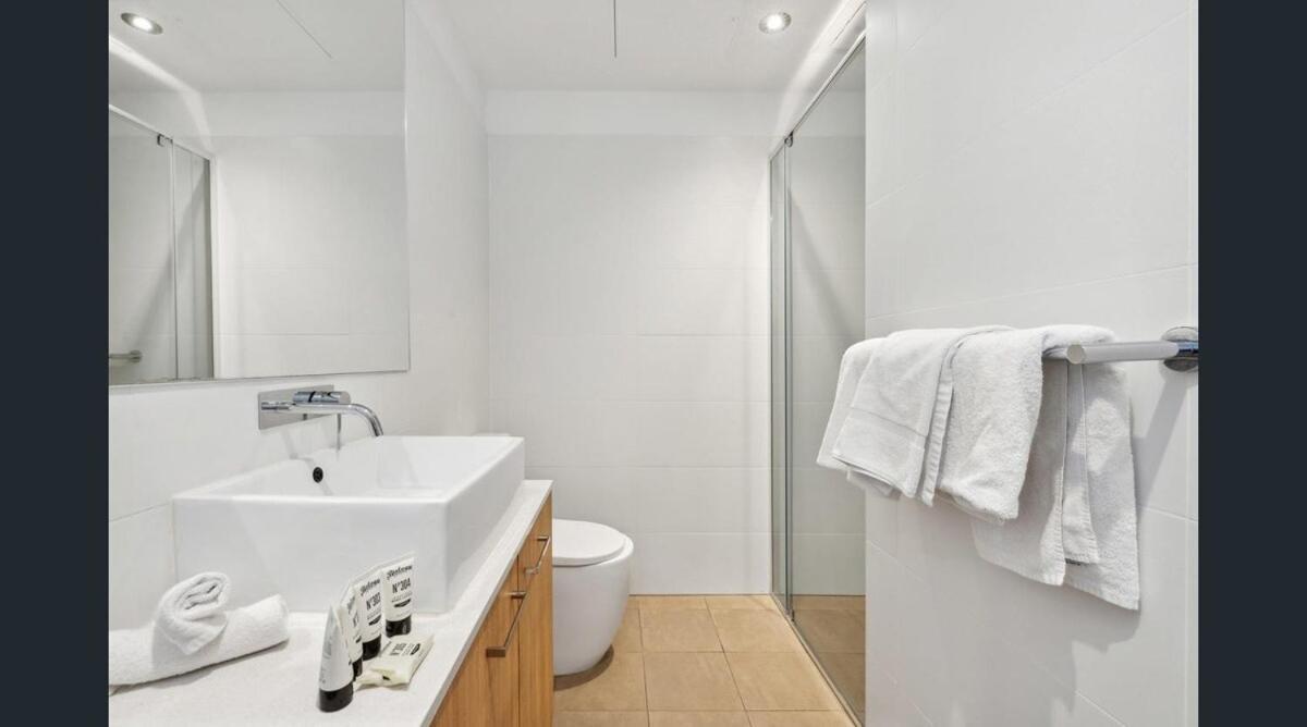 Cbd Luxury Apartment *